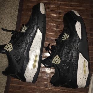 Jordan OREO 4’s (2015)Excellent Condition) Size 11